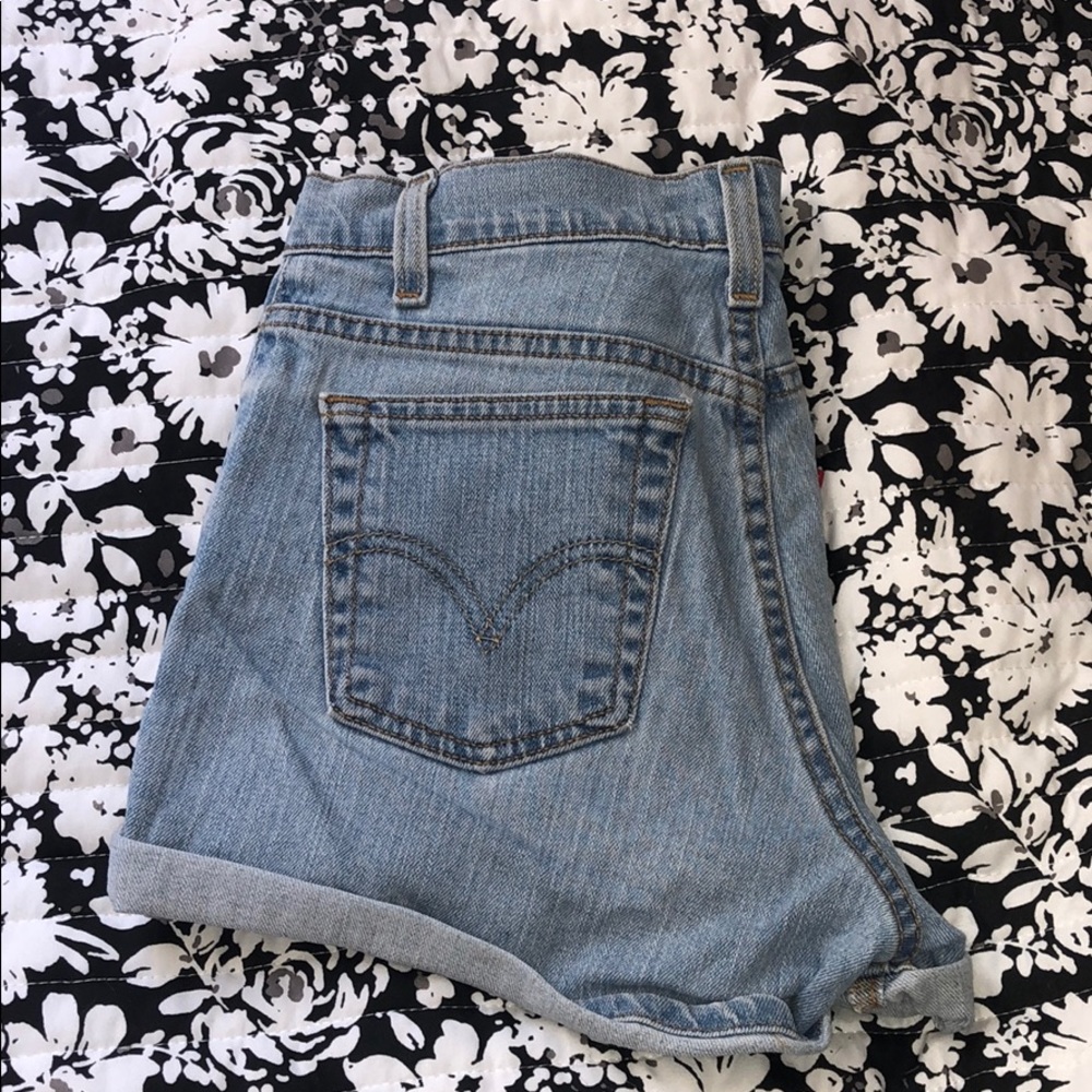 Low rise Levi Jean shorts